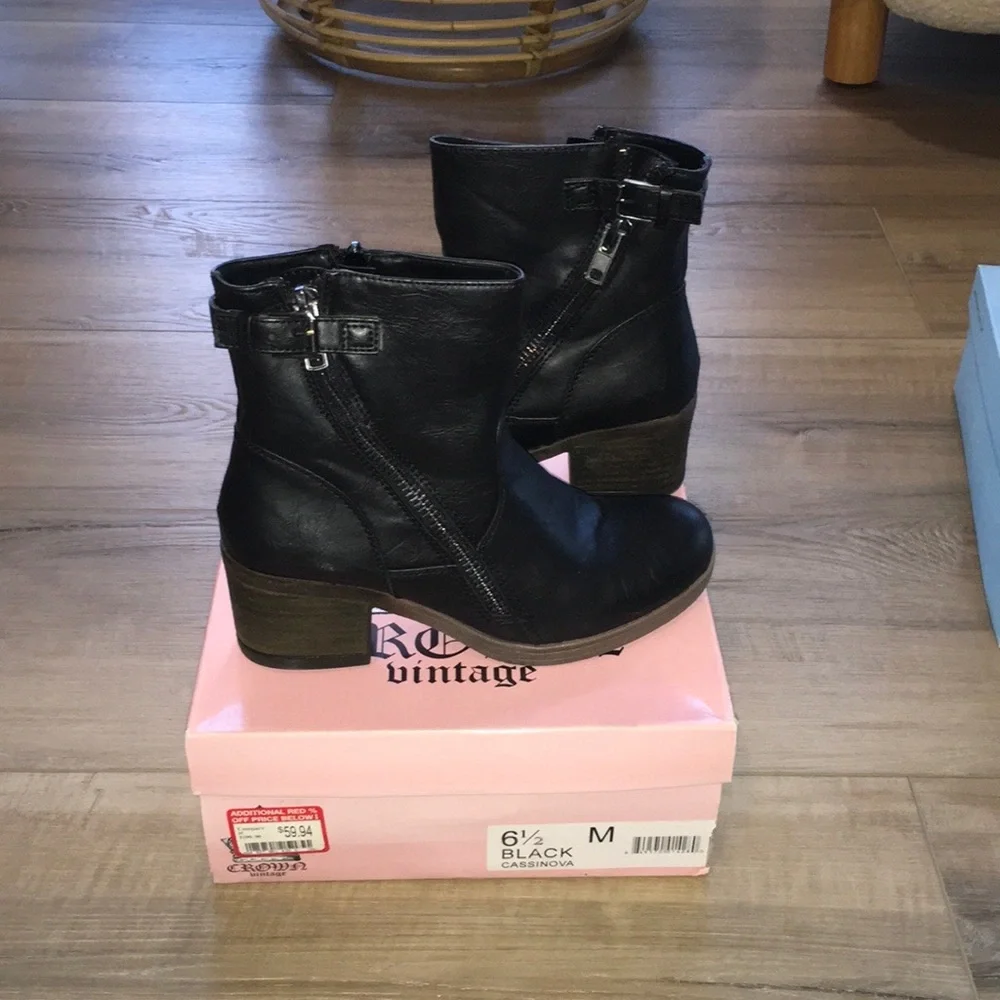 Crown Vintage Cassinova Ankle Boot with Heel Size 6.5